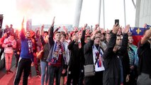 Les supporters lyonnais font le show avant le derby