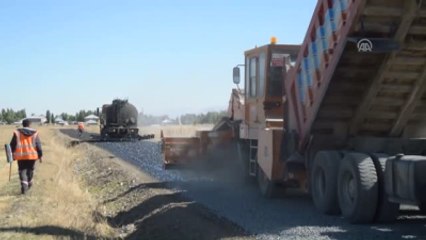 Köy Yolları Asfaltlanıyor