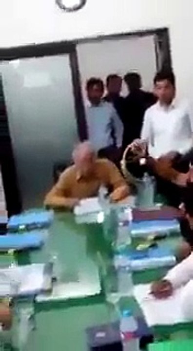 Watch What Orya Maqbool Jan & His Companions Did in PEMRA Office ?? Exclusive Video