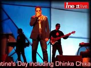 Mika Singh singing Dhinka Chika in Lucknow