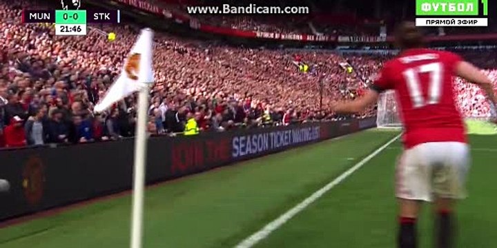 Paul Pogba Header chance