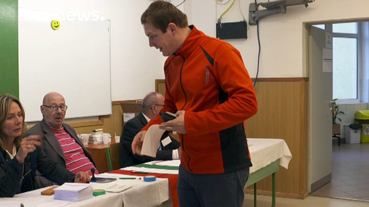 Hungría se pronuncia en referéndum sobre las cuotas de refugiados de la UE