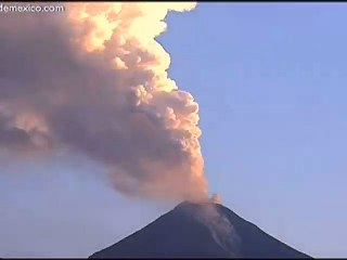 মেক্সিকোয় আগ্নেয়গিরির পাশ থেকে বাসিন্দাদের সরে যাওয়ার নির্দেশ