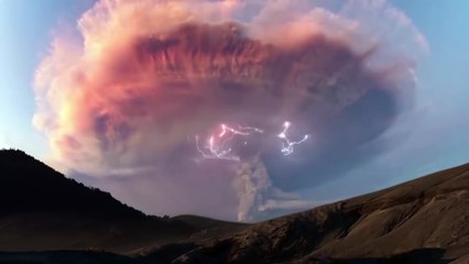Volcano Eruption Causes Lightning.....OMG
