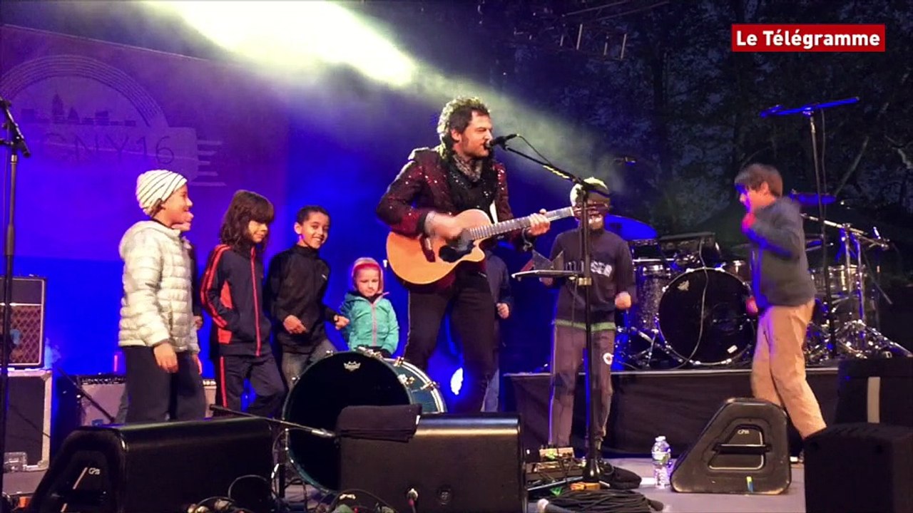 New York. Vieilles Charrues : -M- a mis le feu à Central Park !