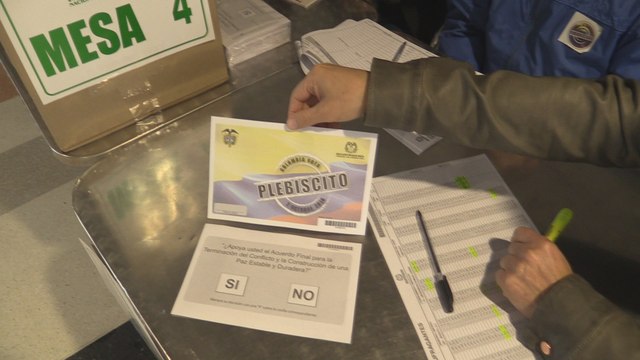 Abren los colegios electorales de Colombia para el plebiscito por la paz