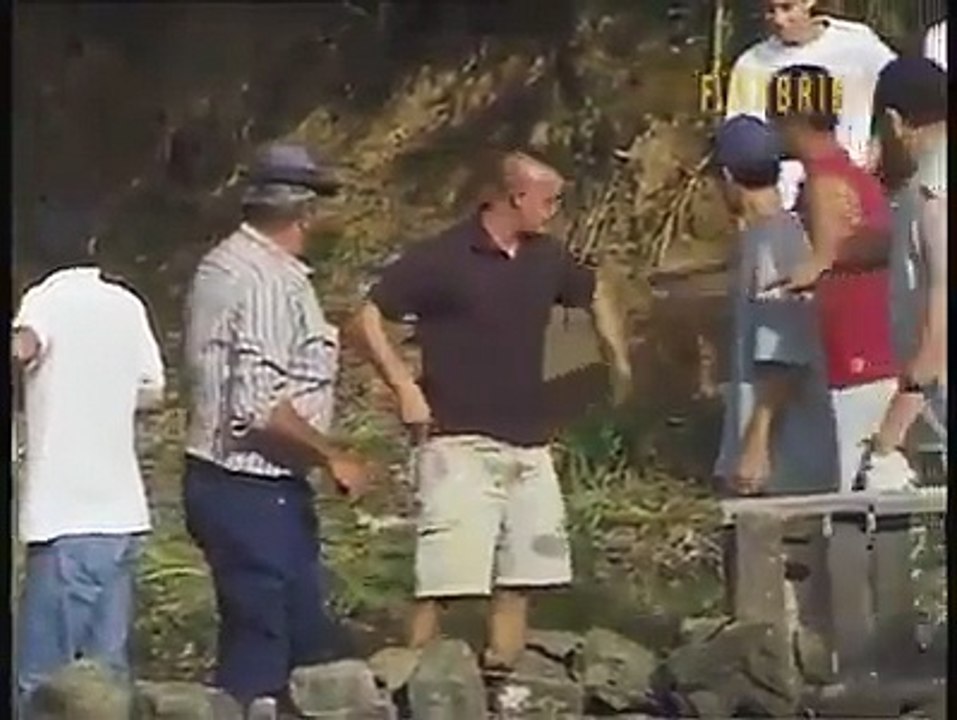 Boğa insanları delik deşik etti. Resmen intihar partisi. Ama hakettiler..