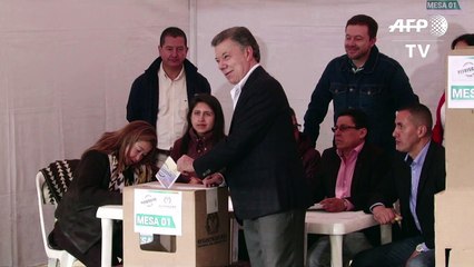 URGENTE: Santos vota en plebiscito por la paz en Colombia