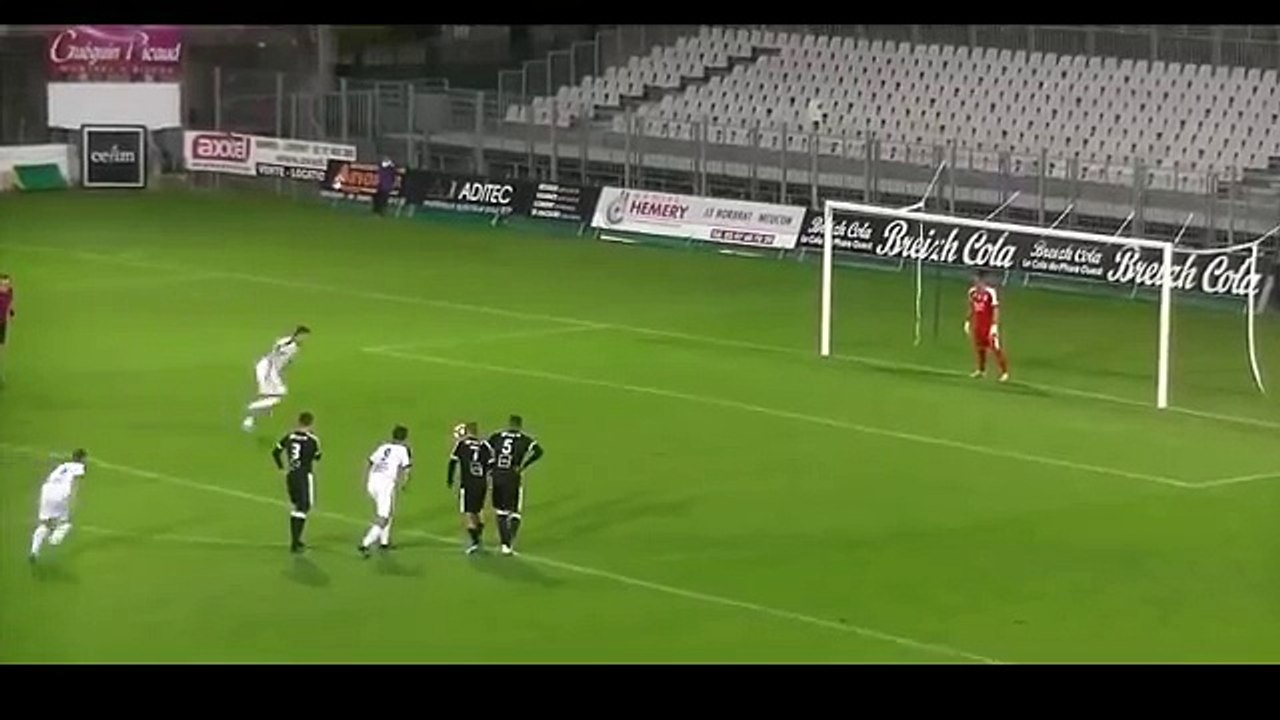 Le gardien de but Jean-François Bédénik réussit un arrêt incroyable après un penalty
