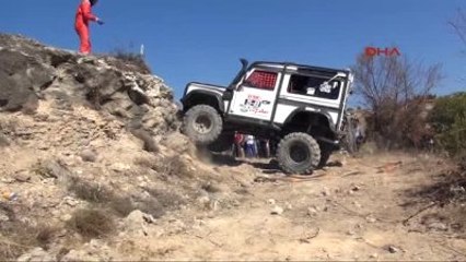 Karabük Off-Road Yarışında Suya Gömülen Aracın Pilotu Boğulma Tehlikesi Geçirdi