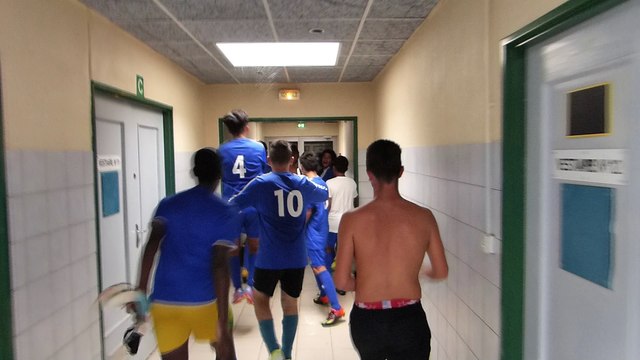 UGA LYON-DECINES U17 - EVEIL DE LYON 6 - 2 La joie dans les vestiaires après cette victoire !