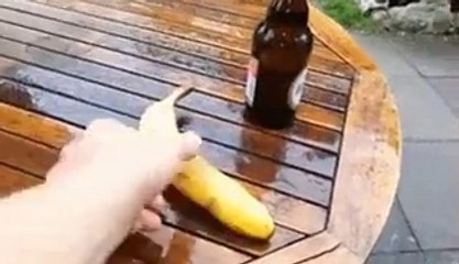 Astuce de fou  Comment ouvrir une bouteille de bière avec une banane