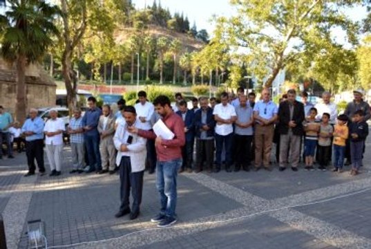 Halep'te Ölenler İçin Gıyabi Cenaze Namazı Kılındı