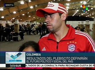 Colombianos votan en el plebiscito de manera masiva