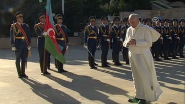 Papa Franciscus Ebedi Ateş Anıtı'na Çelenk Bıraktı