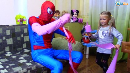 100 СЛОЕВ Туалетной Бумаги Челлендж! Человек Паук превратился в МУМИЮ! Супергерои и Дети