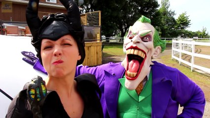 SpideMaleficent, Joker Ve  Örümcek Adam & Frozen Elsa Pembe Spidergirl Hulk Supergirl Prank