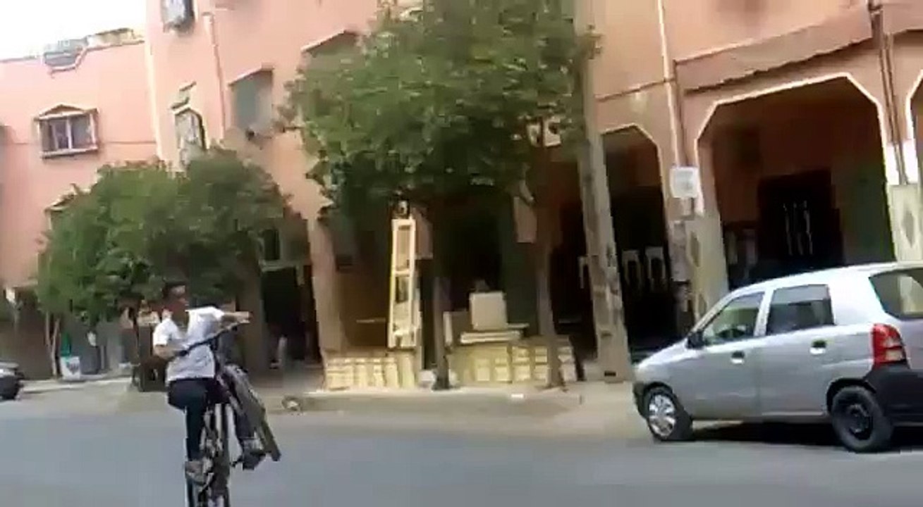 amine stunter :  mtb Wheelie [ stunt - marrakech - morroco ]