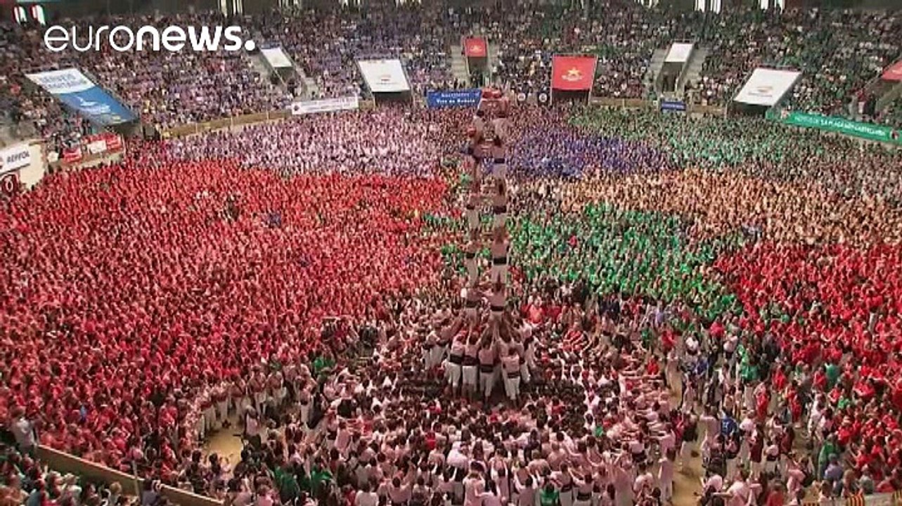 Thousands attend "human tower" competition in Spain