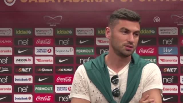 Milli Futbolcu Burak Yılmaz Gazetecilerin Sorularını Yanıtladı