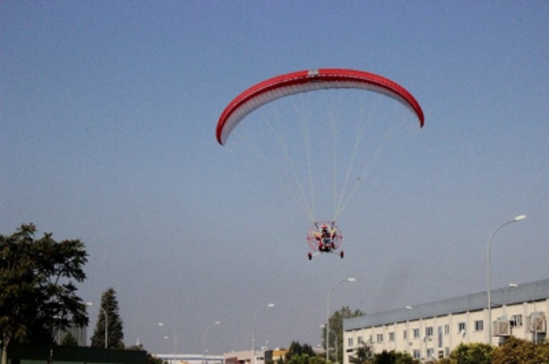 Uçmak İçin Kendi Paramotorunu İmal Etti