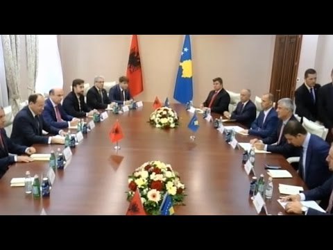 Report TV - Thaçi nis vizitën në Tiranë takime me krerët e shtetit