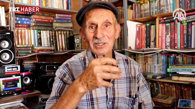 Kütüphaneye dönüştürülen bakkala kitap yağıyor