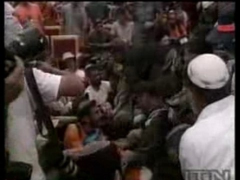 Colons Israeliens débarquant en masse à Hebron