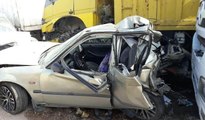 TIR, otomobile arkadan çarptı: 3 ölü