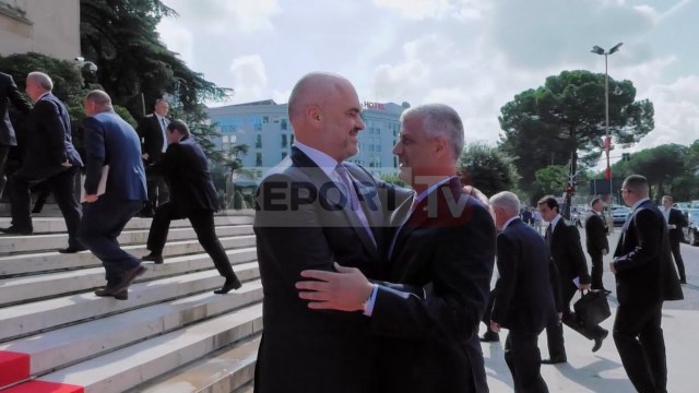 Report TV - Kryeministri Rama pret në takim Presidentin e Kosovës Hashim Thaçi