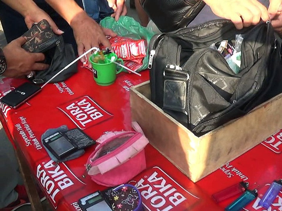 MEDAN - GREBEK KAMPUNG NARKOBA DUA PNS DITANGKAP - PART 2
