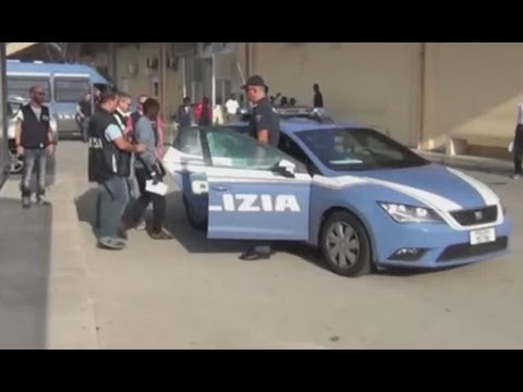 Catania - Nuovo sbarco con 376 migranti, presi due scafisti (28.09.16)