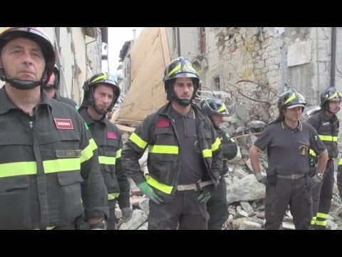 Amatrice (RI) - Terremoto, ricerca sotto le macerie (19.09.16)