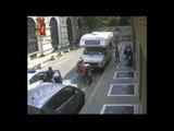 Torino - Tenta furto su un camper. Arriva la polizia e lo arresta (03.09.16)