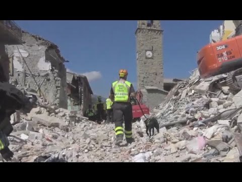 Amatrice (RI) - Terremoto, ricerca dei dispersi tra le macerie (29.08.16)
