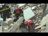 Pescara del Tronto (AP) - Terremoto, Vigili del Fuoco scavano tra le macerie -1- (26.08.16)