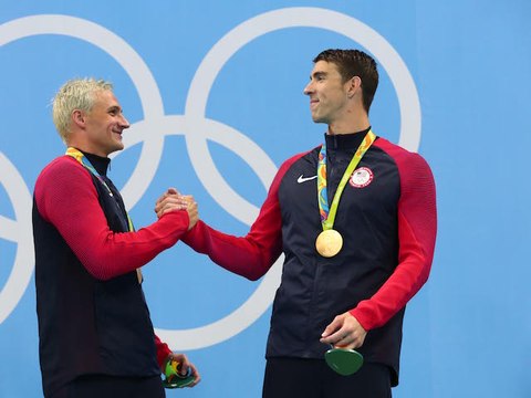 Lochte says he never got a phone call from Phelps after controversy