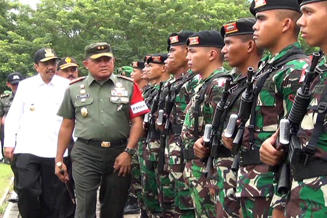 MEDAN - 2000 PERSONIL TNI POLRI  AMANKAN KEDATANGAN JOKOWI - PART 2
