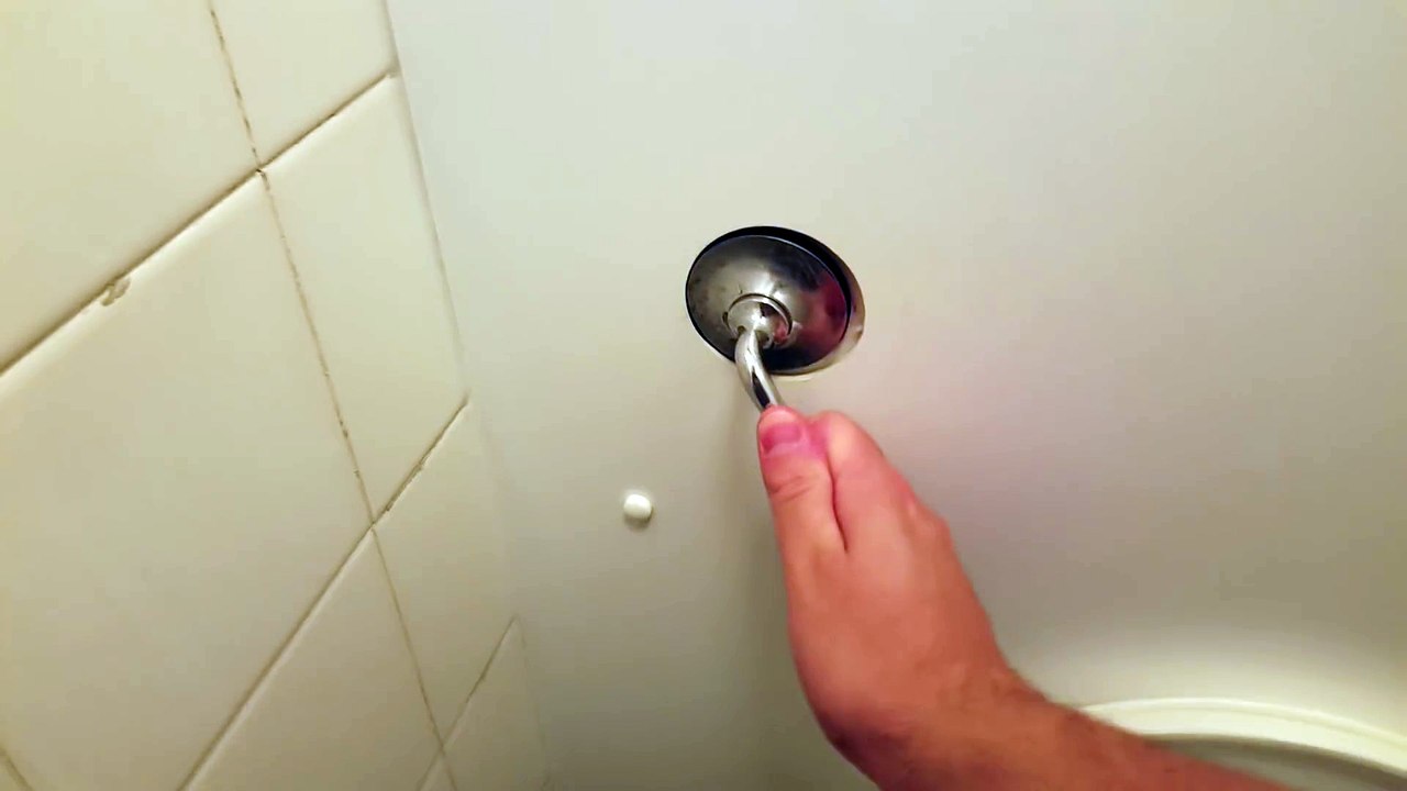 Cette chasse d'eau n'en finit jamais ! En mode Turbo LOL