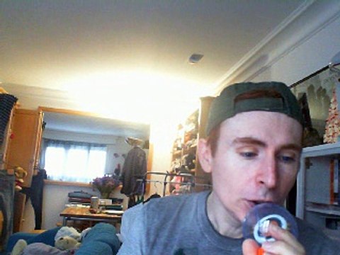 Wiwi égratigne entre tes mains de John Littleton