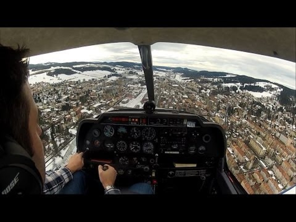 Yverdon aérodrome LSGY - Atterrissage sur l'Aéroport des Eplatures LSGC piste 24