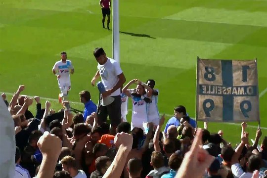 Le but de Thauvin vu des tribunes