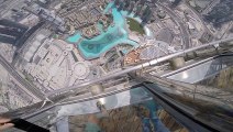 Il balance son iPhone 7 depuis le sommet du plus haut gratte-ciel du monde