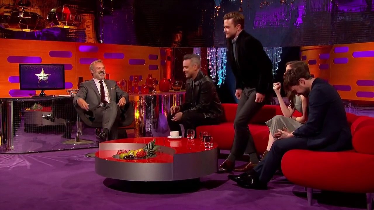 Robbie Williams tells hand job story with JustinTimberlake, Daniel Radcliffe, Anna Kendrick.