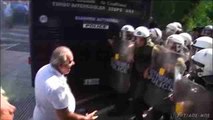 Represión con gases lacrimógenos contra jubilados en Grecia