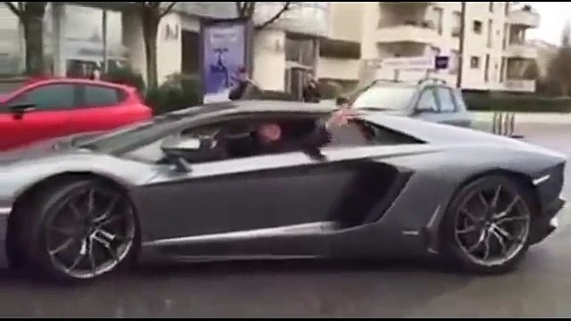 Un homme d'affaires italien très mais très très énervé !