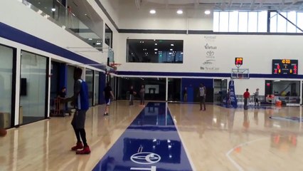 Joel Embiid enchaîne 10 tirs à trois points de suite