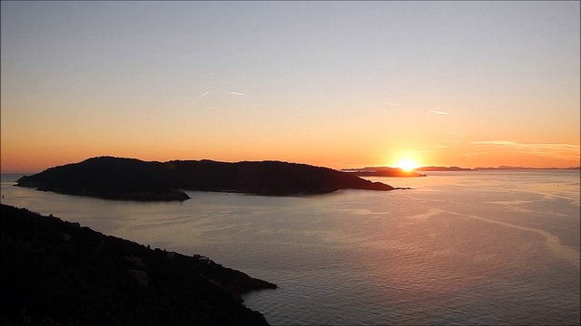 ILE DU LEVANT COUCHER DE SOLEIL