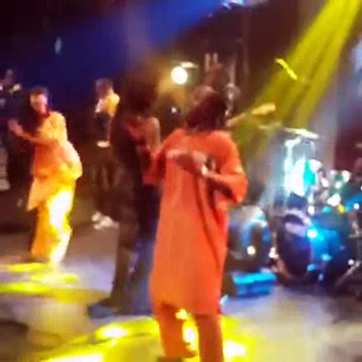 Titi interprète "Goor" au Dock Haussmann