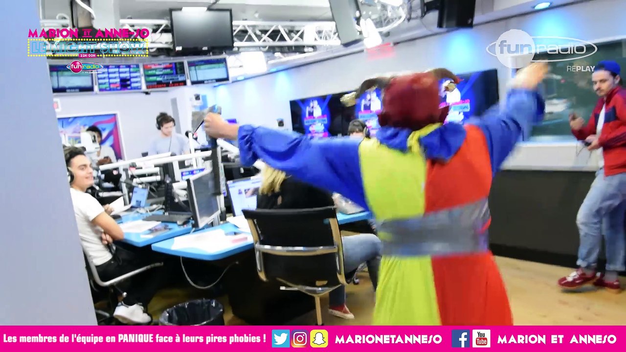 Les membres de l'e´quipe en PANIQUE Face a` leurs pires phobies (partie 1) - Marion et Anne-So